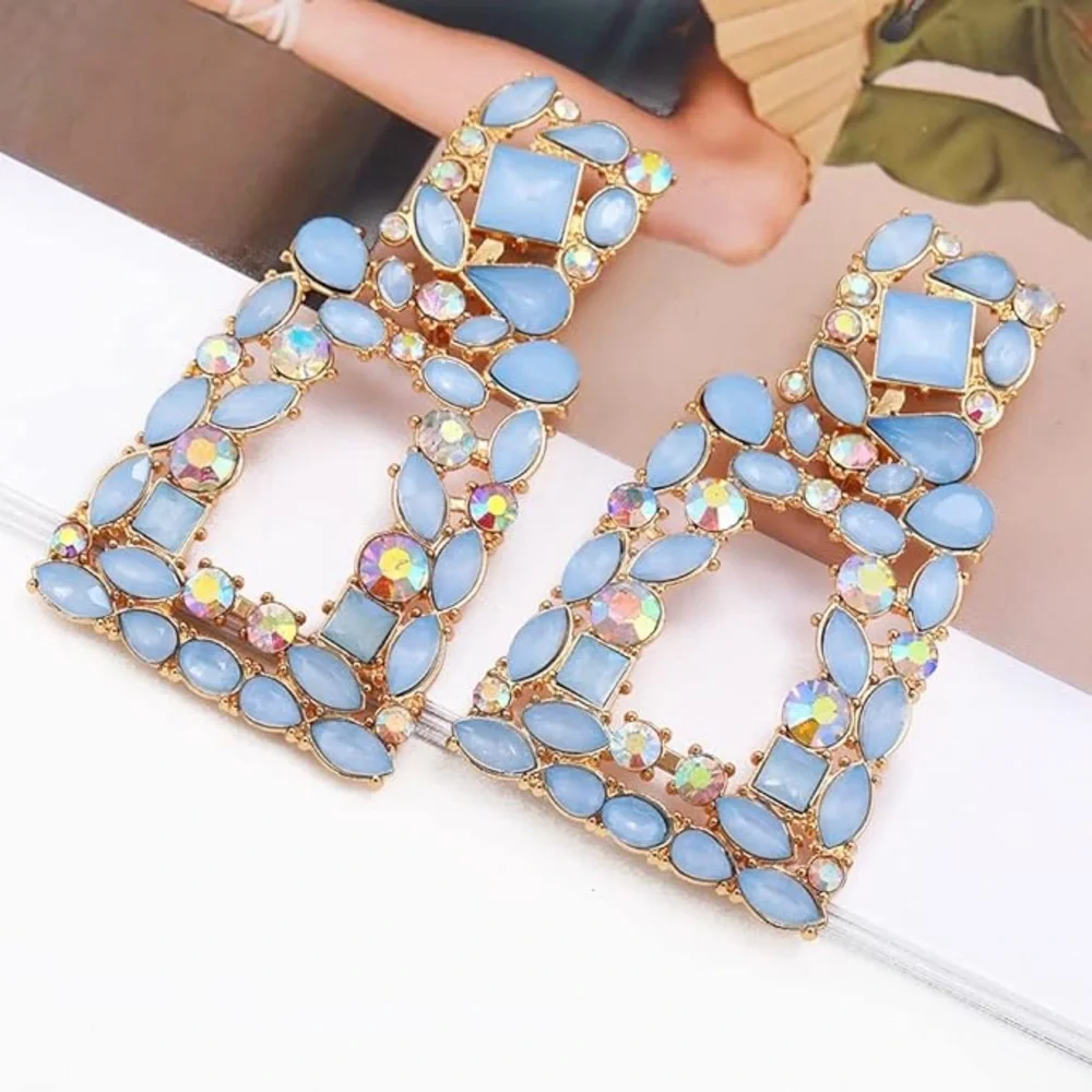 🌸Periwinkle Blue Resin crystal Geometric Earrings - Picture 4 of 16